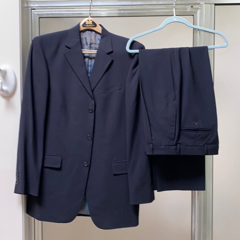 Men’s Navy suit size 40 long 32 waist